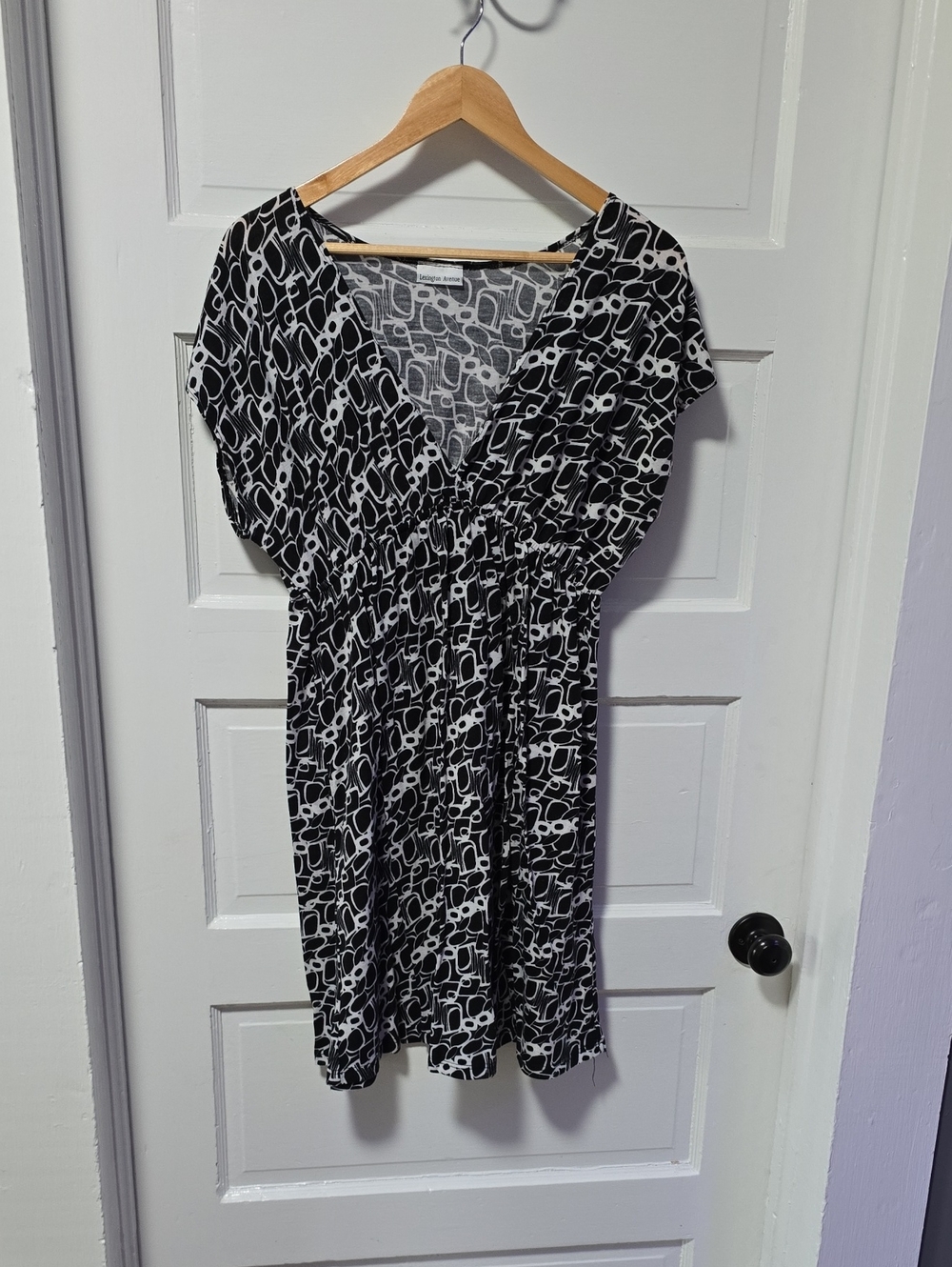 Lexington Avenue Black & White Printed V-Neck Mini Dress